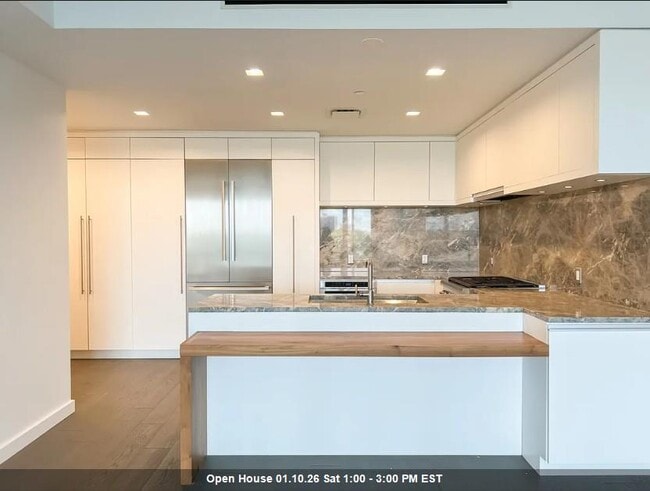 Building Photo - 320 Adolphus Ave Unit 706