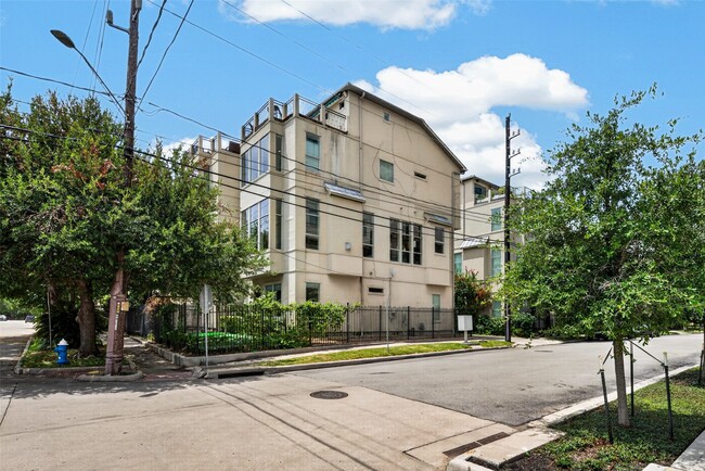Building Photo - 128 Drew St