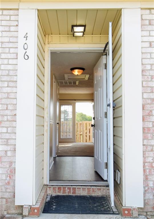 Photo - 406 Kirkcaldy Ct