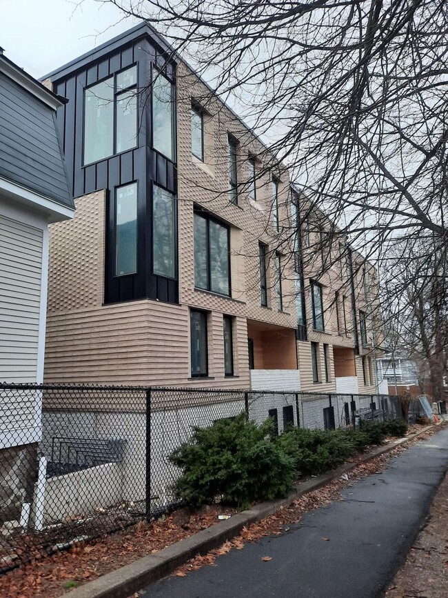 New Construction in Brookline. Central Hea... - New Construction in Brookline. Central Hea... Casa Adosada