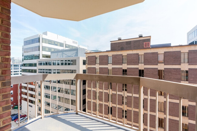 Photo - 2140 L St NW Unidad FL8-ID1225