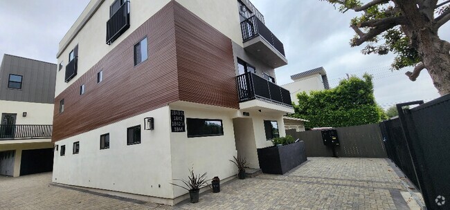 Building Photo - 1842 Stoner Ave Rental