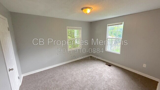 Photo - 1392 Kyle St