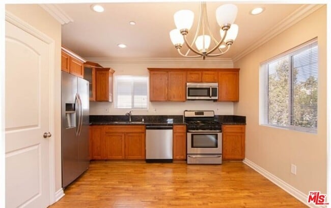 1201 1/2 S Catalina St