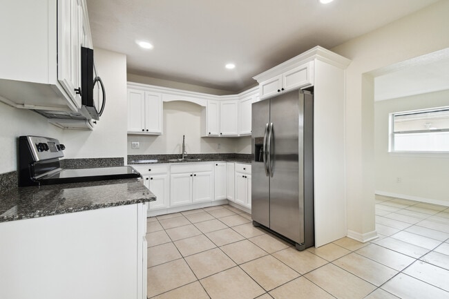 A 2/1 900 sqft - 3320 W Kathleen St Unit A