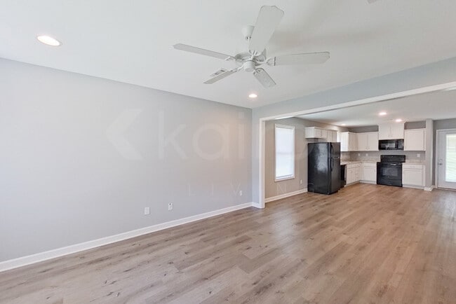 Photo - 1384 Maxwell Cir