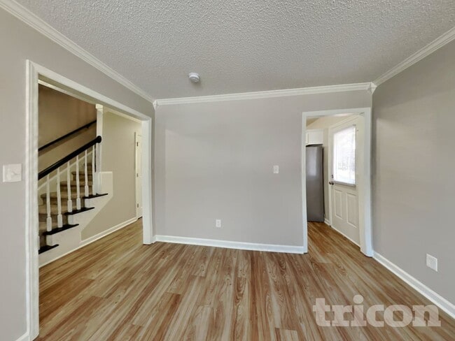 Photo - 104 Roundtree Ct