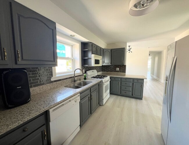 Photo - 4343 W Diversey Ave