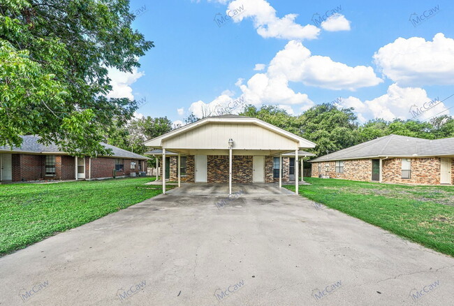 Building Photo - 409 Rockcrest Dr Rental