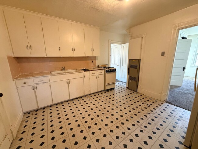 Photo - 1414 W 14th St Unit Upstairs