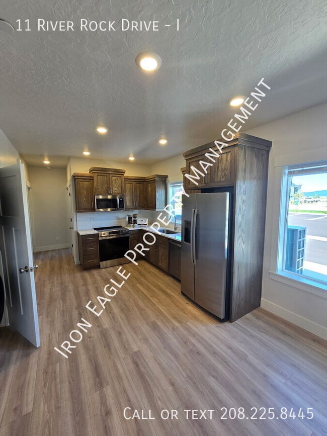Photo - 11 River Rock Dr