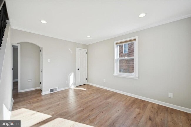 Photo - 421 Lawrence Rd