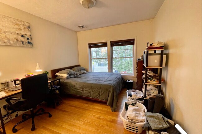 Photo - 111 W 8th St Unidad I