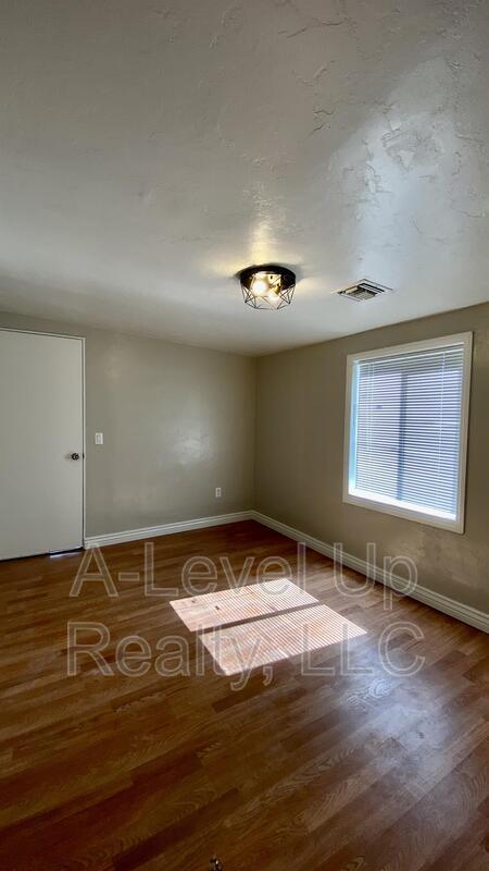 Photo - 3909 S 14th Ave Unidad #1