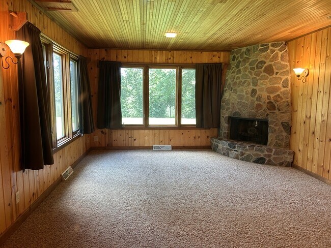 Photo - 1005 E River St