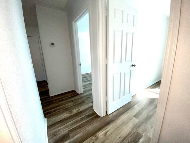 Photo - 907 W 7th St