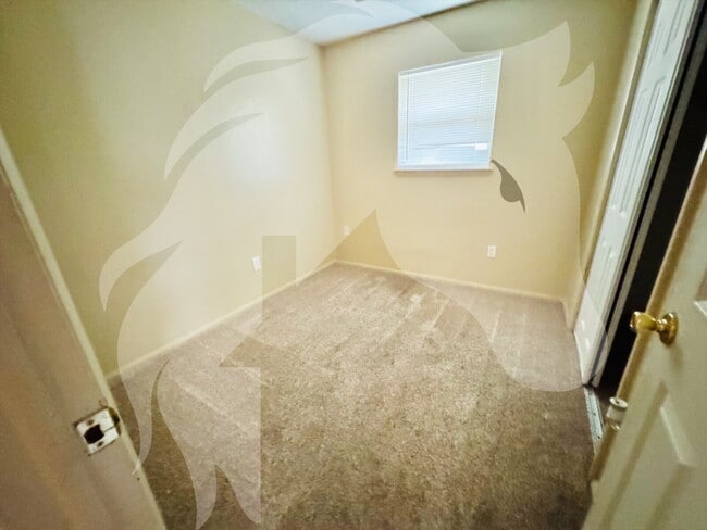 Photo - "Charming 4-Bed Oasis on NW Hoover Ave, La...