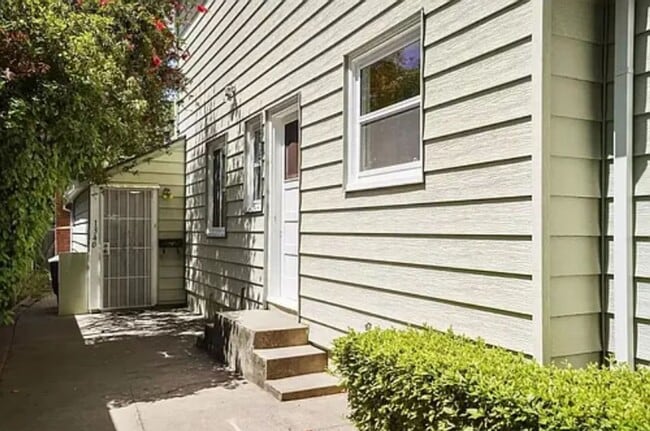 Building Photo - 55th40&amp;42 Unit 55th40 Rental