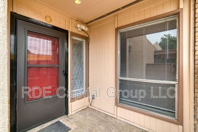 Photo - 3121 Park Ln