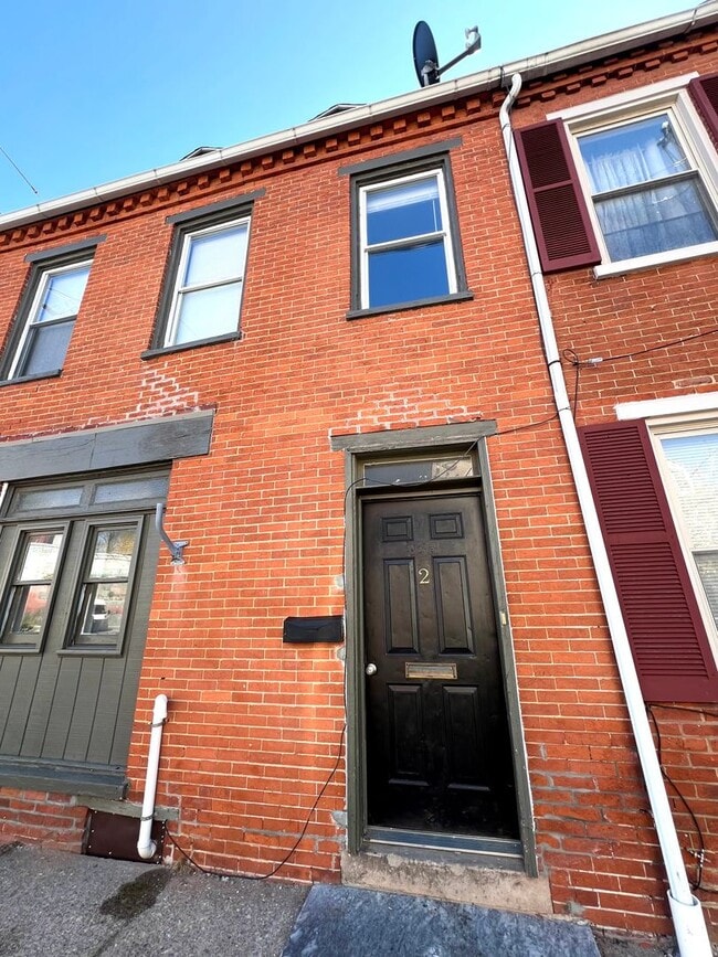 Building Photo - 253 N Mulberry St Unit Apt 2