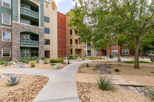 Building Photo - 56 E Serene Ave Unit 124