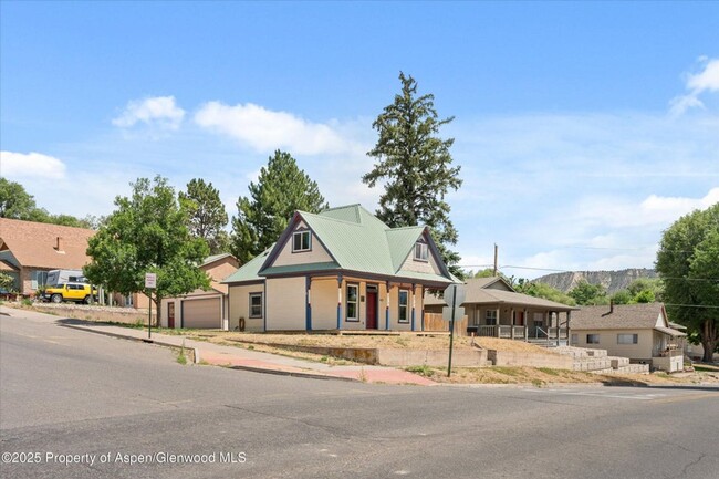 Building Photo - Charming Single Family Home in Rifle for Rent