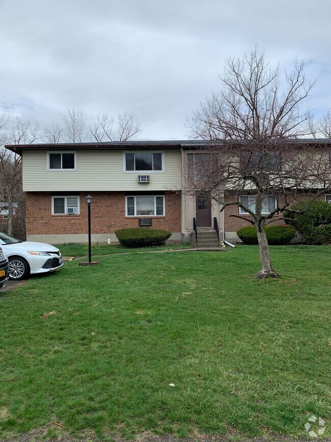 Building Photo - 2 Bedroom Apartment - Newburgh