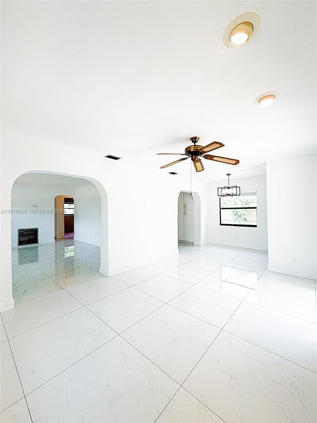 Photo - 240 NW 36th St