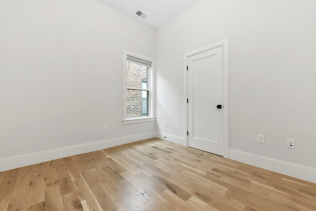 Photo - 198 Maverick St Apartments Unit 3