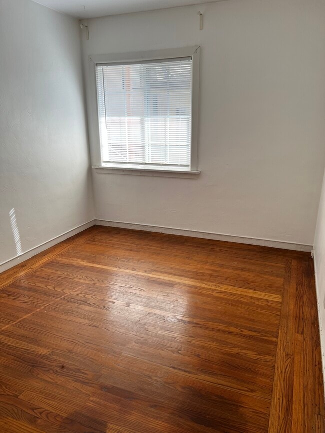 Bedroom -Sunny, fits a king bed. - 1329 Rose St Unit B
