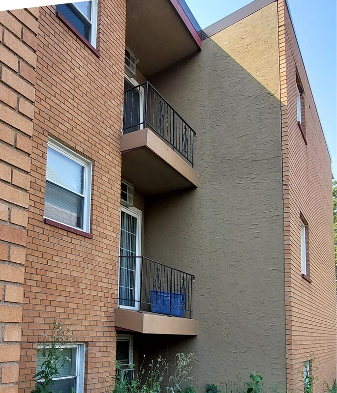Photo - 910 Forest St N