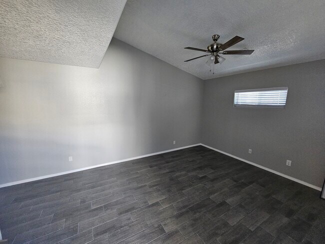 Photo - 317 Princeton Dr SE