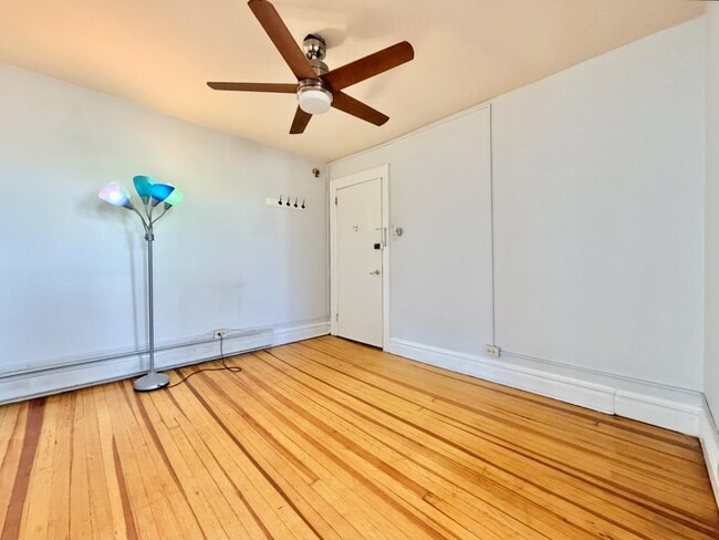 Photo - 409 Monmouth St Unidad 3