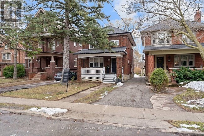 Photo - 145 Glengrove Ave W