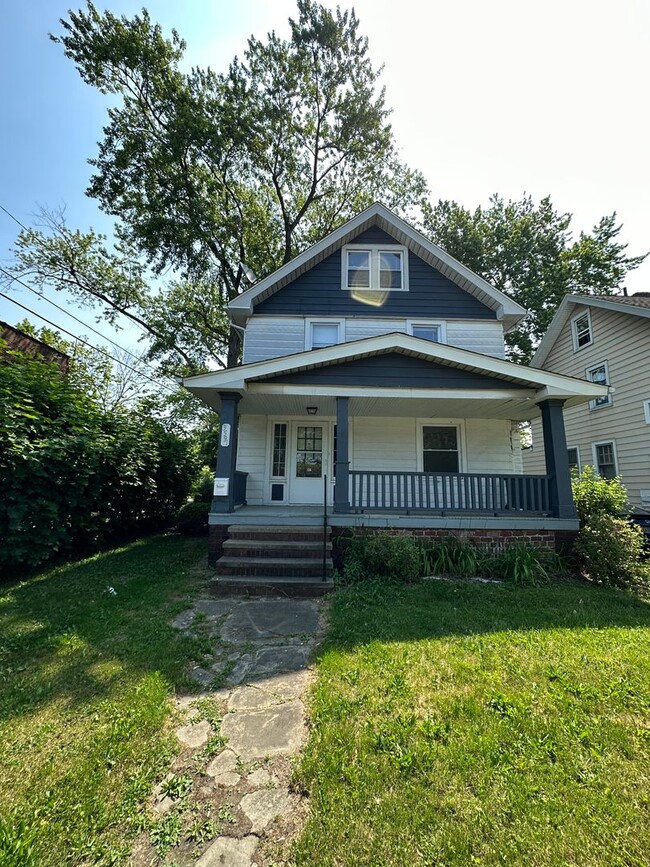 Building Photo - 3591 W 134th St