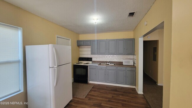 Photo - 2810 Venus St