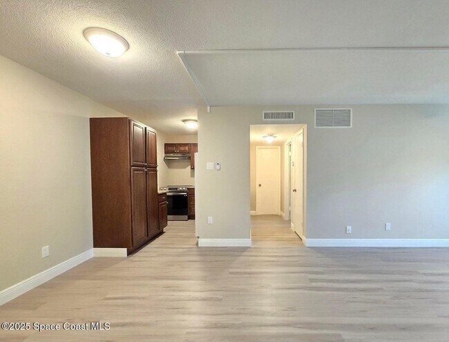 Photo - 230 Columbia Dr Unidad 209