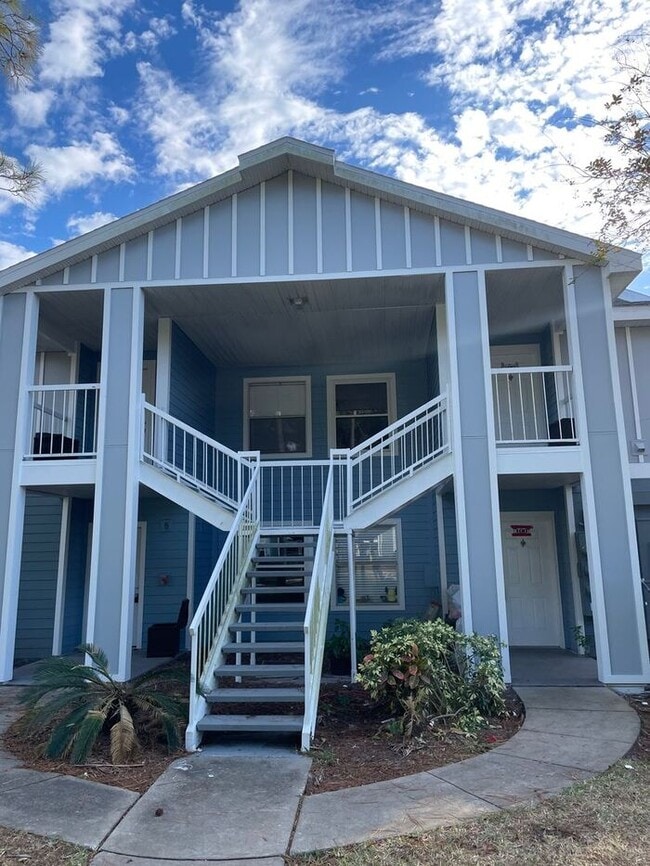 Photo - RENT SPECIAL-Regency Park at Lake Mary Corner Unit with Wrap-Around Balcony!