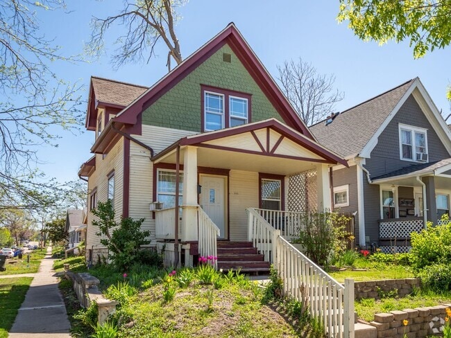 Building Photo - Welcome to Camburn Corner! Rental