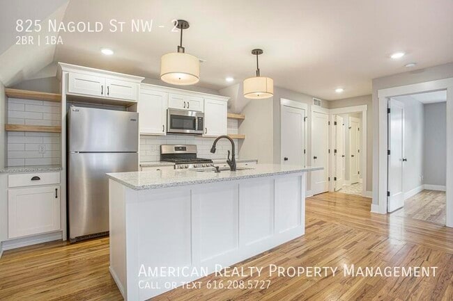 Photo - 825 Nagold St NW