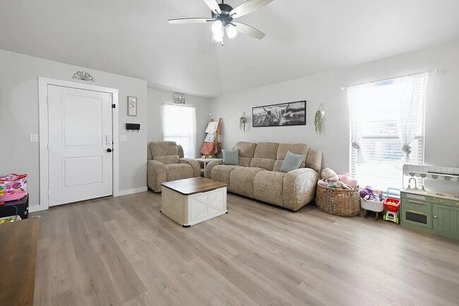 Brand new 3 bd/2 bth home in quiet neighborhood! Turf backyard with plants! All appliances! 10 mi...
