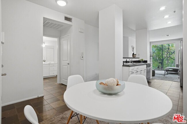 Photo - 6400 Crescent Prk E Unidad 301
