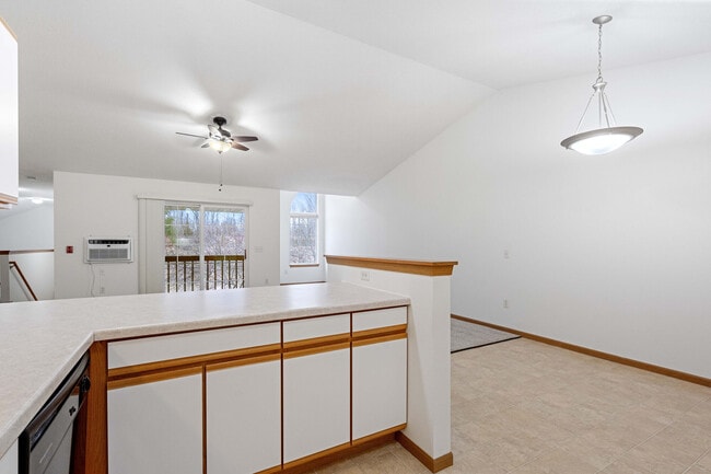 Photo - Oakridge Apartments