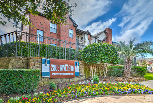 Monument Sign at Community Entrance. - 2803 Riverside Rental