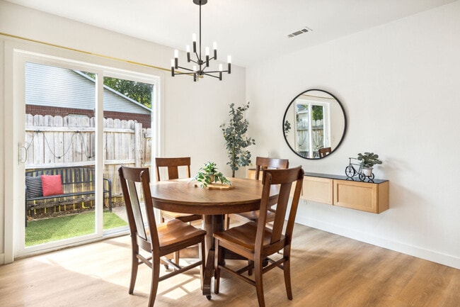 Photo - 2352 W Houston St Unit ID1227149P