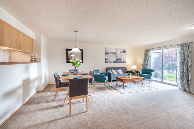 2x2 - Living Room