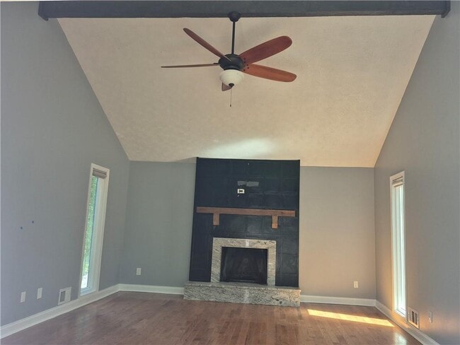 Photo - 735 Chickadee Ct SW