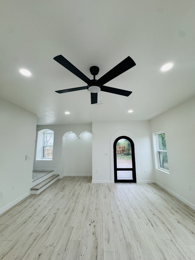 Photo - 387 Old Lockhart Rd