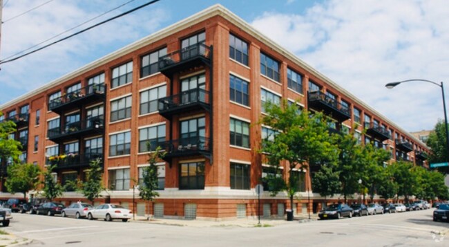 Building Photo - 1040 W Adams St Rental