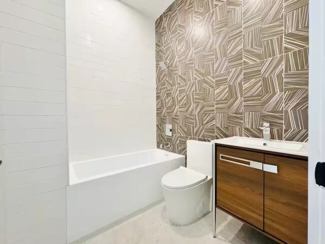 Photo - Furnished room/NOT APARTMENT Unit 4